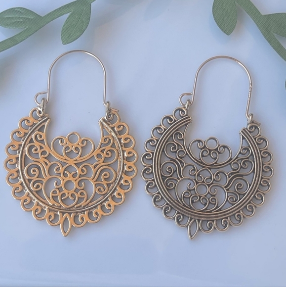 SALE! NEW Antique Goldtone Hoop Earrings - Picture 3 of 5